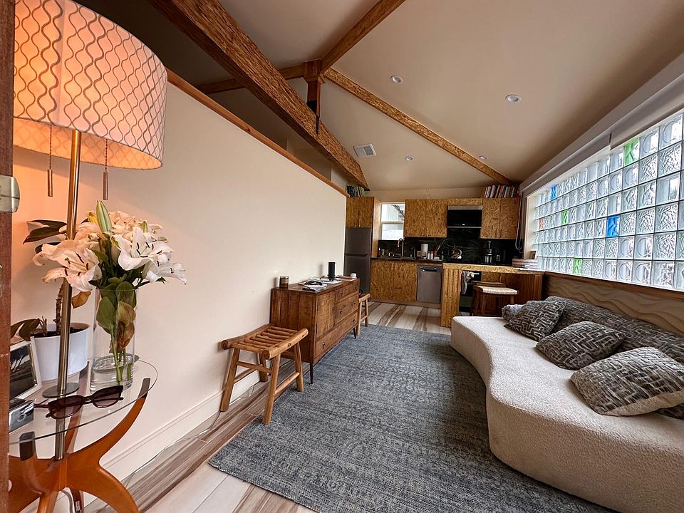 1st image of 621 Rose Ave #3