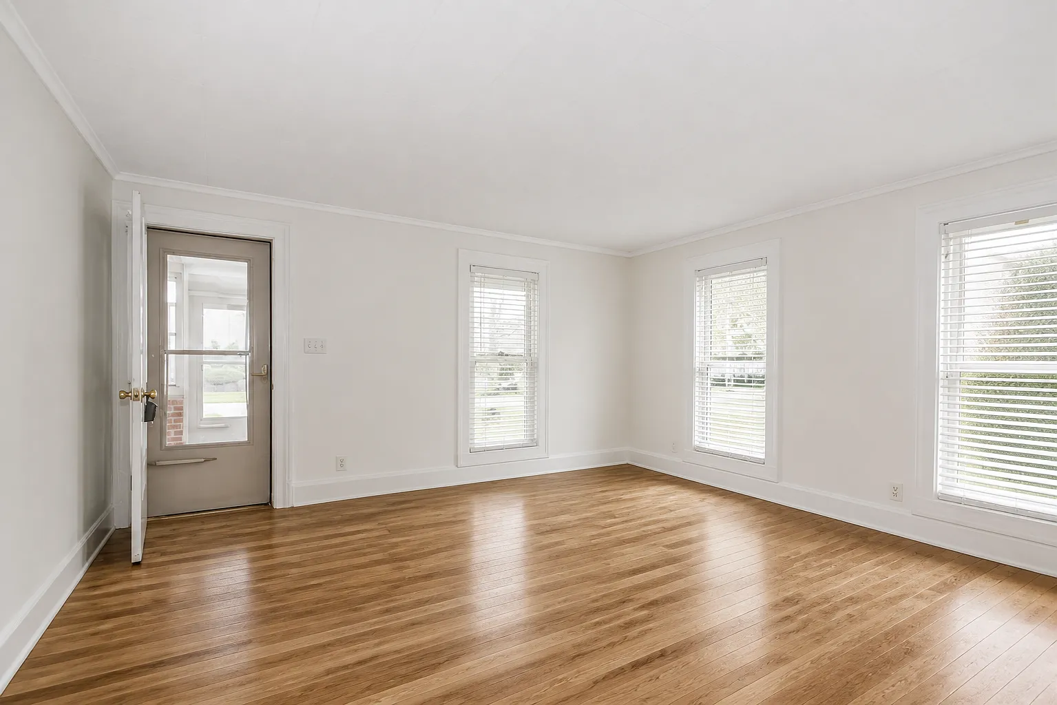 3 bed, 2150 sqft, $2,800 — Photo 3