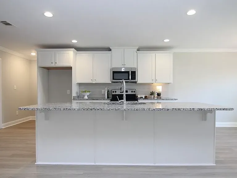 318 Weston Dr — Photo 3