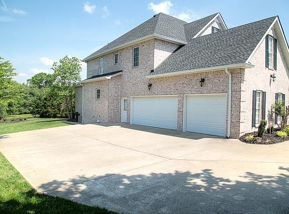 2nd image of 3417 Lawncrest Cv