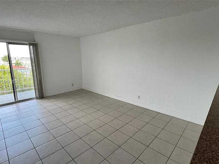 4550 NW 9th St #516E — Photo 8