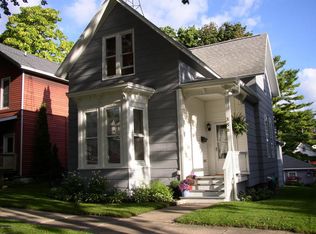 386 3rd St, Manistee, MI 49660