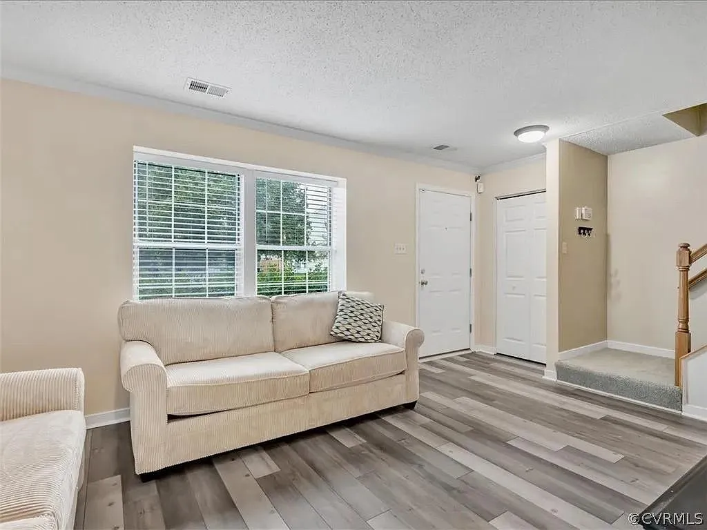 9504 Sara Beth Cir — Photo 2