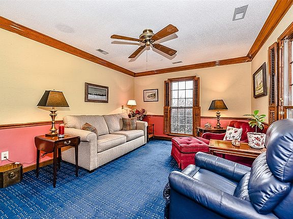 4th image of 4228 Woodglen Ln