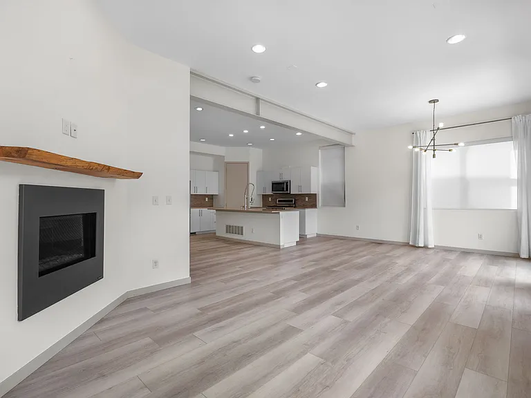4015 Fenton Ct — Photo 4