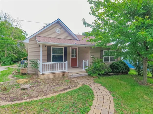 203 S Willow St, Gallatin, MO 64640