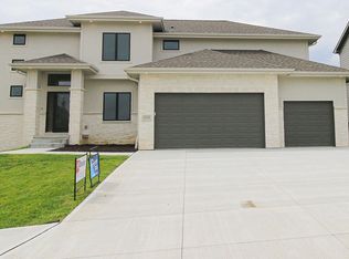 17019 Abigail St, Bennington, NE 68007