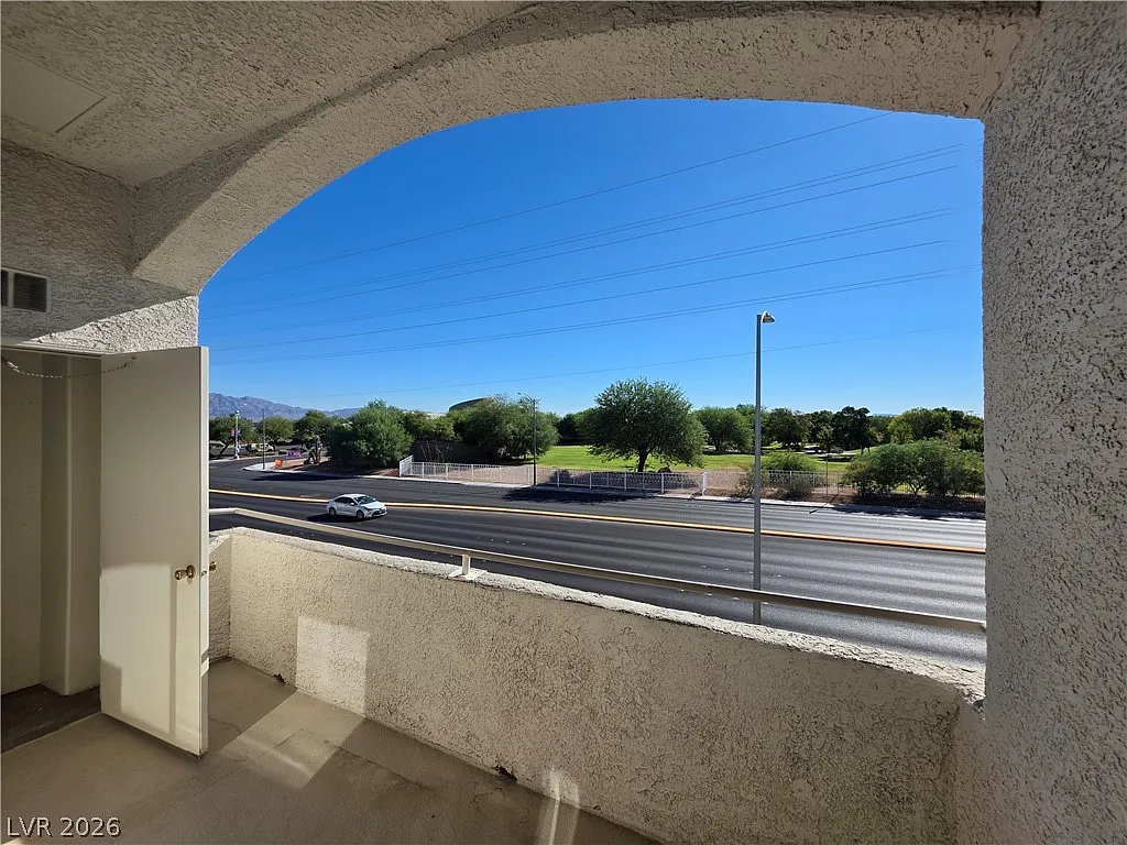 2 bed, 2.0 bath, 1025 sqft, $1,529 — Photo 4