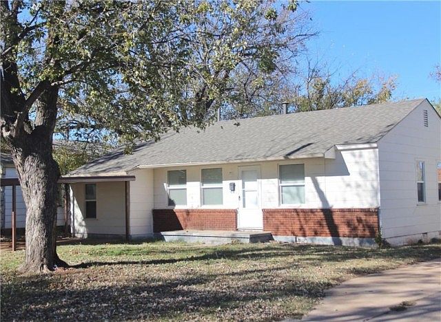 1st image of 4225 SE 25th St