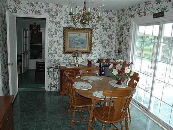 5th image of 16 Lakeview Dr