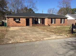 1405 Eastview Dr, Humboldt, TN 38343