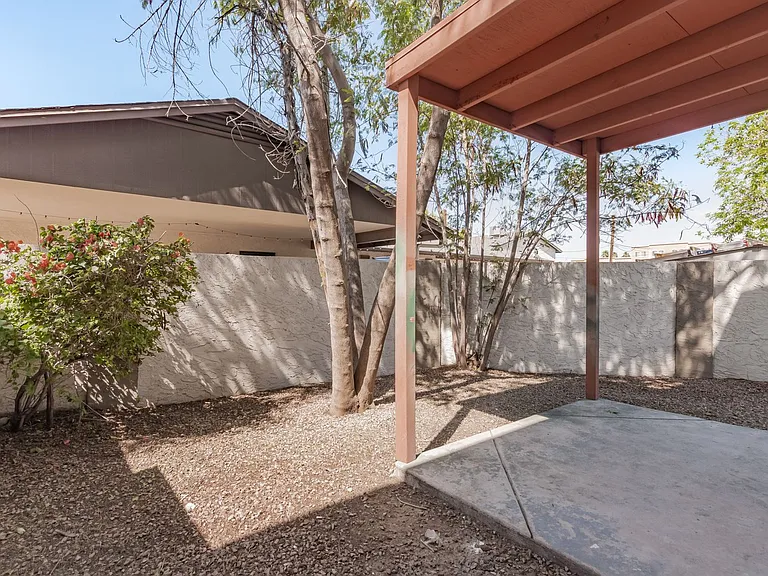 736 S Farmer Ave — Photo 20