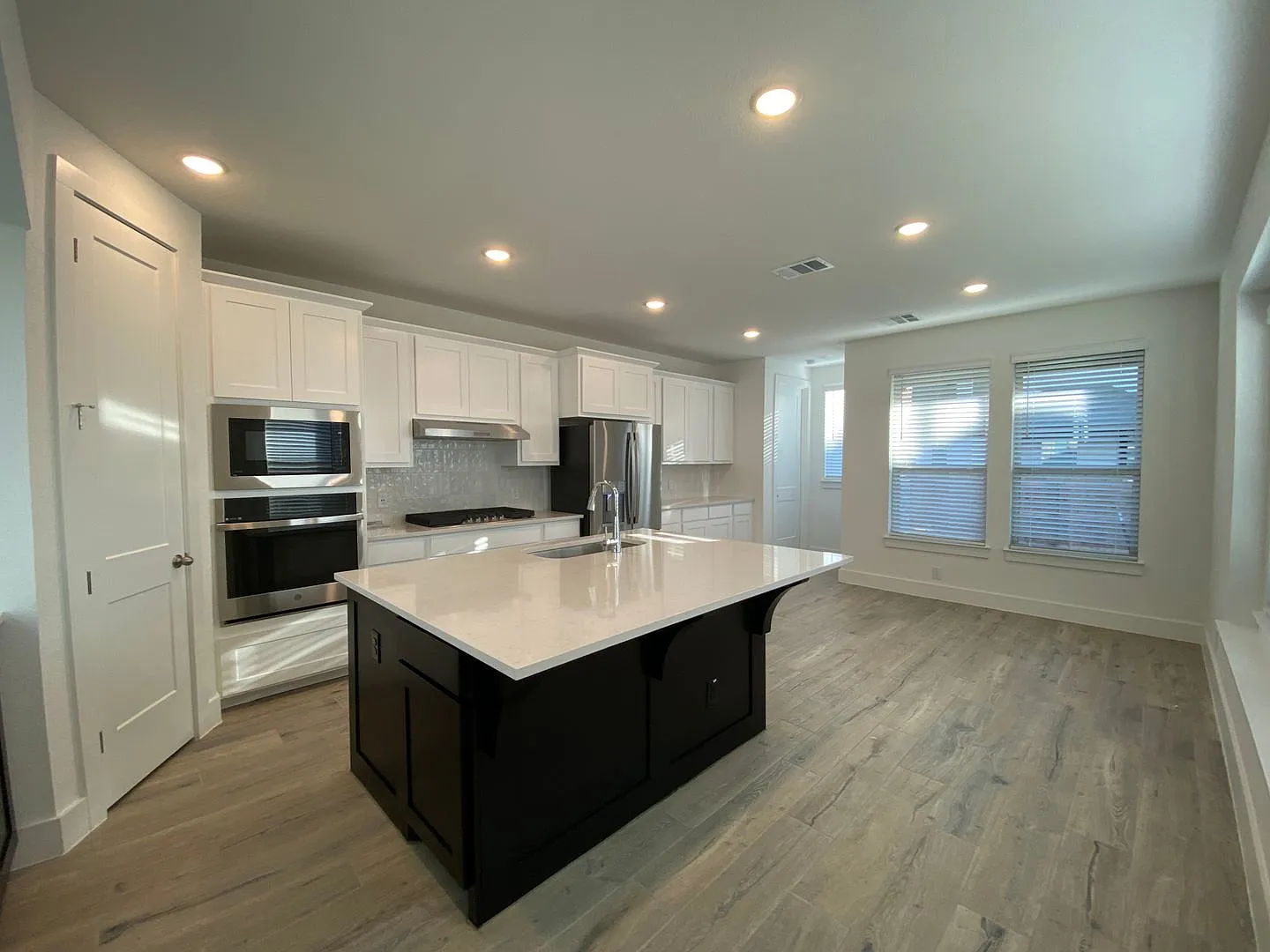 1 Mile to Gruene /4 Bedrooms 3 Bathrooms plus a Game Room Loft / Covered Patio / Fenced in Yard /... — Photo 3