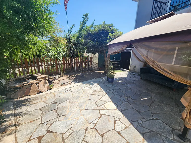 6827 Murietta Ave — Photo 20