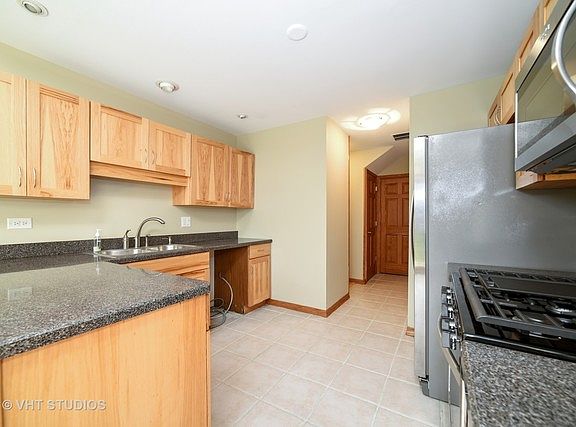 4th image of 477 Canterbury Dr