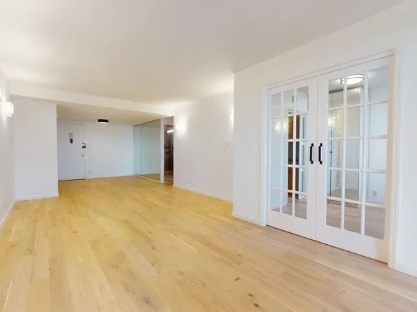 118-17 Union Turnpike image 11 of 49