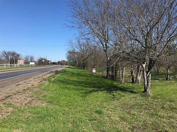3rd image of 1001 N State Highway 34