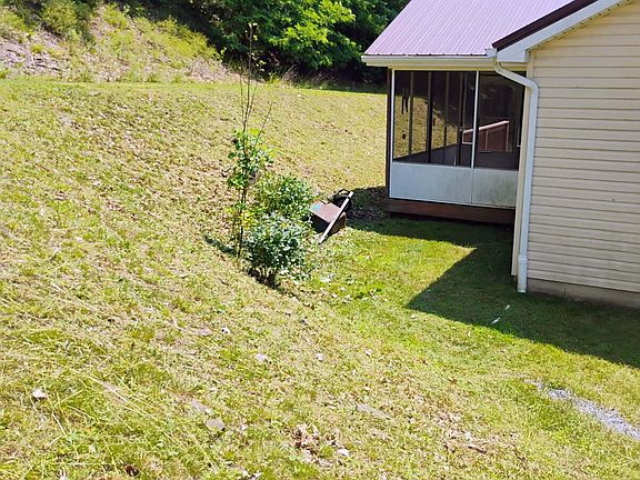 4th image of 40 Innsbruck Dr