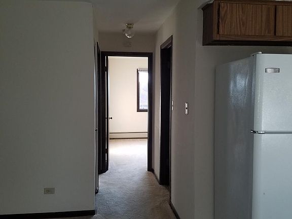Hall to Bedrooms/Bathrm