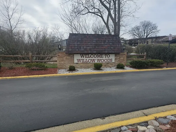 922 E Old Willow Rd APT 208, Prospect Heights, IL 60070
