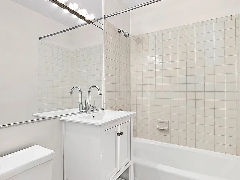 226 E 25th St #3A — Photo 6