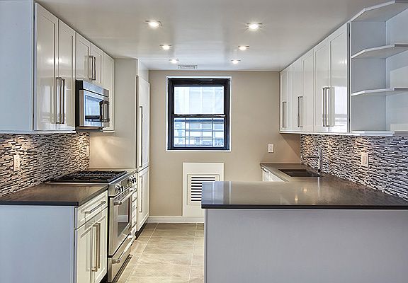 1st image of 305 E 47th St Floor 8