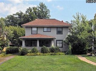 1075 Forest Cliff Dr, Lakewood, OH 44107