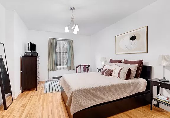 4th image of 155 W 71st St APT 3A