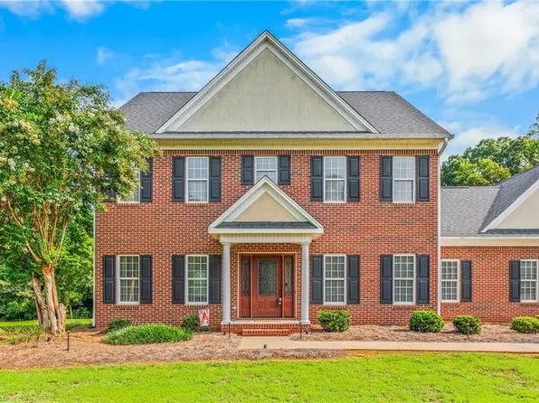 129 Walnut Ave, Yadkinville, NC 27055