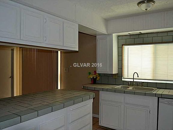 5th image of 3236 Brazos St