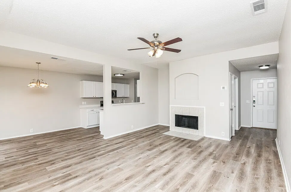 4 bed, 2.0 bath, 1447 sqft, $2,140 — Photo 4