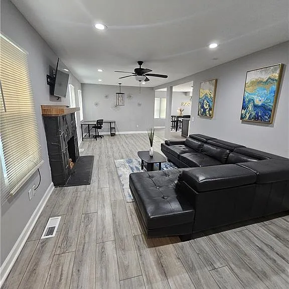 2138 Donald Lee Hollowell Pkwy NW — Photo 3