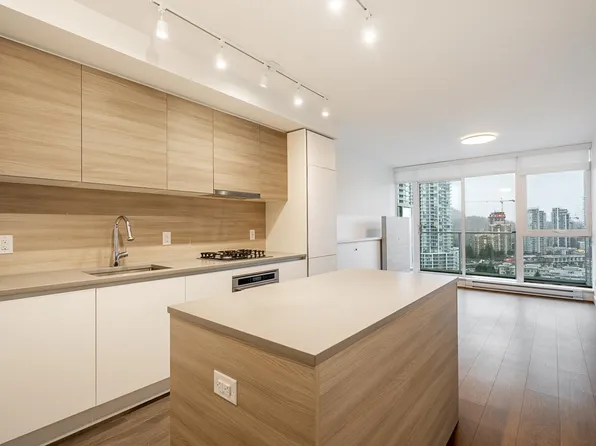 525 Foster Ave #2006, Coquitlam, BC V3J 0H6