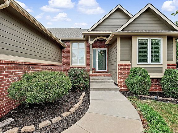 2nd image of 1042 N Beau Jardin Cir
