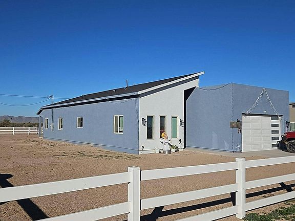 3rd image of 4210 N Roble Cir