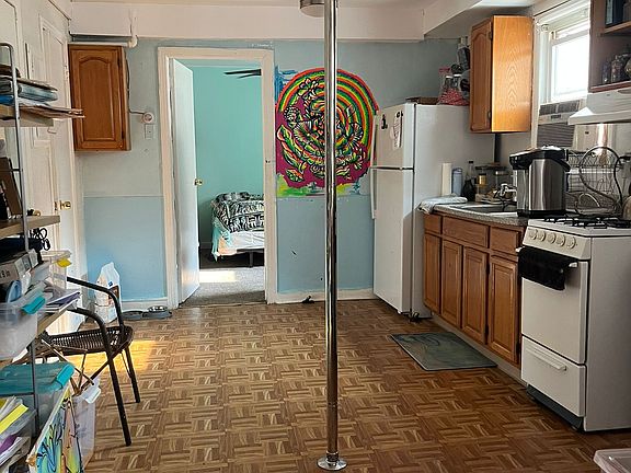 5th image of 454 E Broadway APT 3