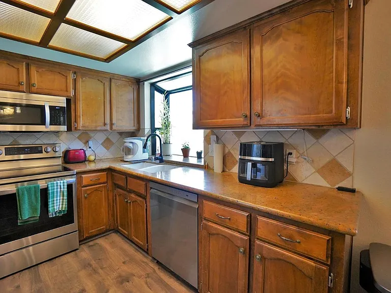 5823 E Washington Ave — Photo 12