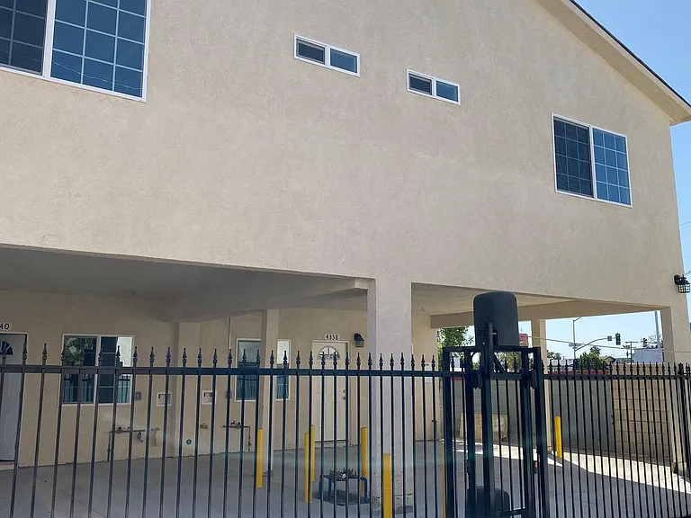 4340 Marlborough Ave — Photo 3