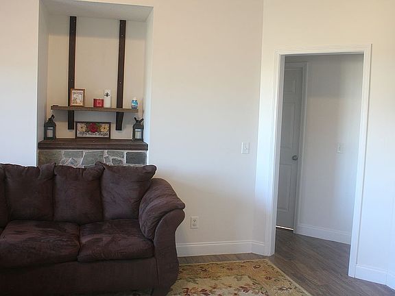5th image of 205 Canterberry Pl