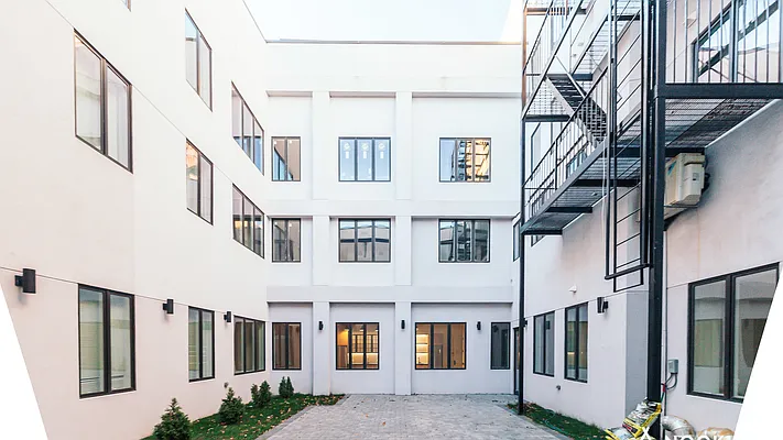 Rented by Nooklyn NYC LLC | media 40