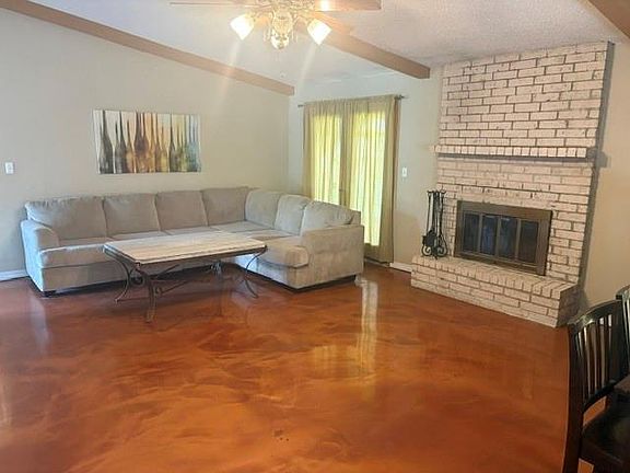 2nd image of 218 Tiffany St