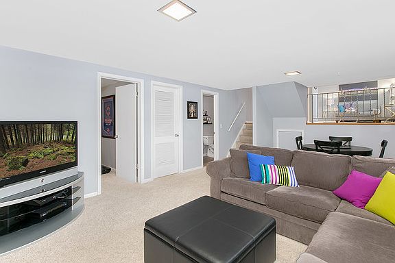 5th image of 743 E Stark Dr