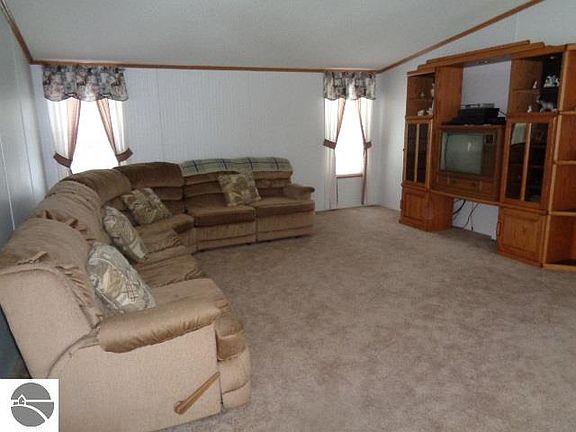 5th image of 2063 N Shore Dr