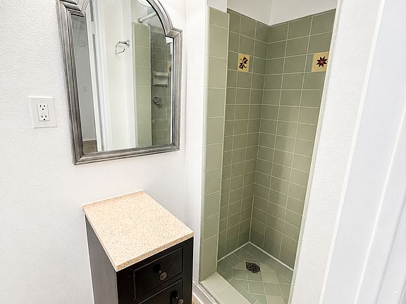 3rd image of 1801 N Gramercy Pl #1B
