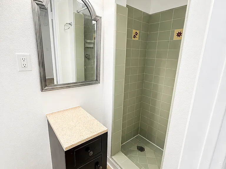 1801 N Gramercy Pl #1B — Photo 3