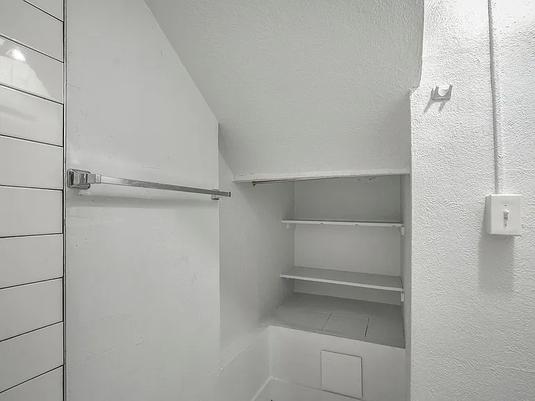 1159 N Corona St — Photo 12