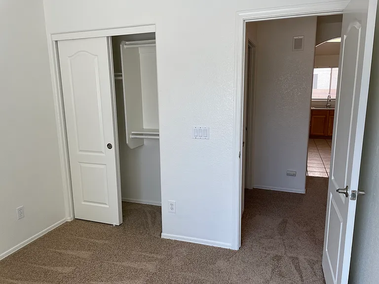 6831 S 33rd Dr — Photo 22