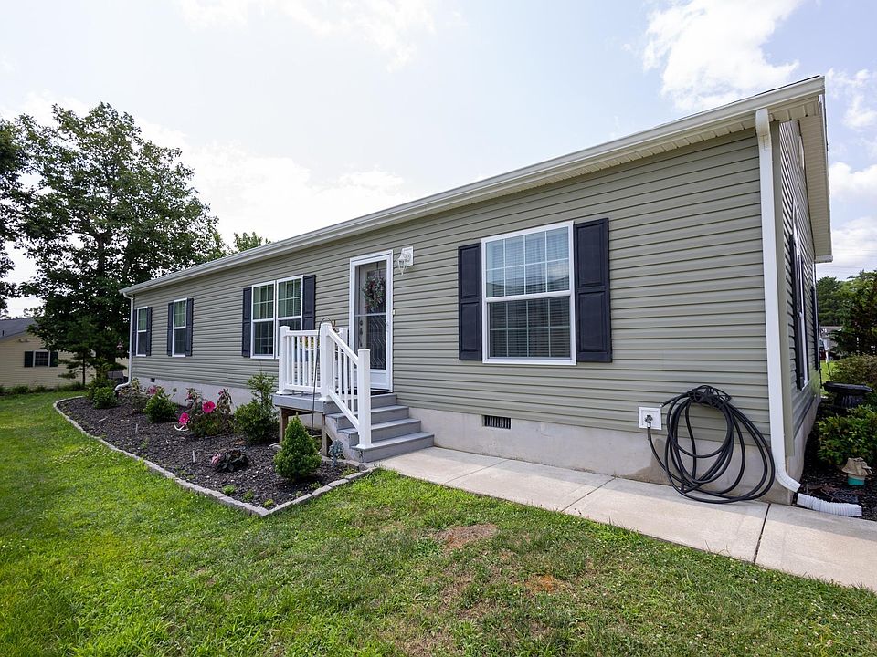 1st image of 35 Pinetree Ln