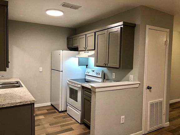 2nd image of 2905 Highland Ave APT 1