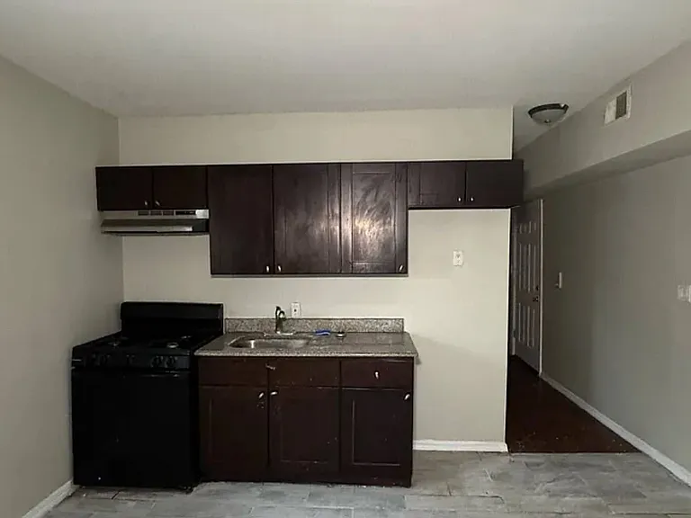 406 Park Ave #4 — Photo 1